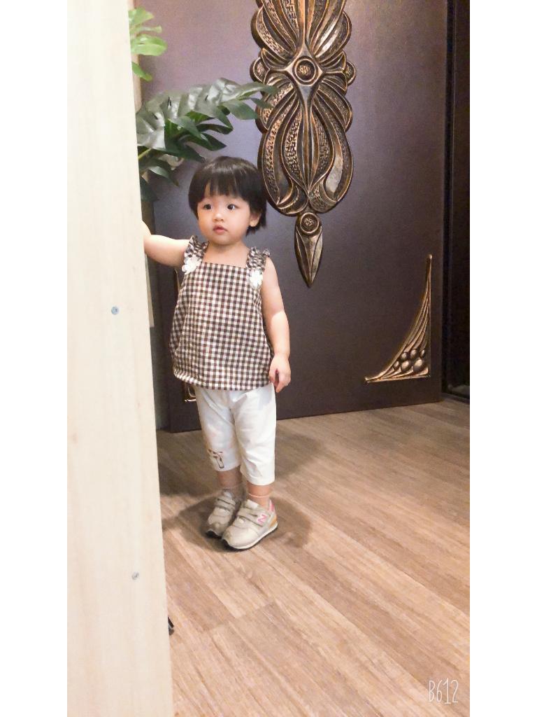 一歲半到兩歲穿著戒尿布長褲的 Nina